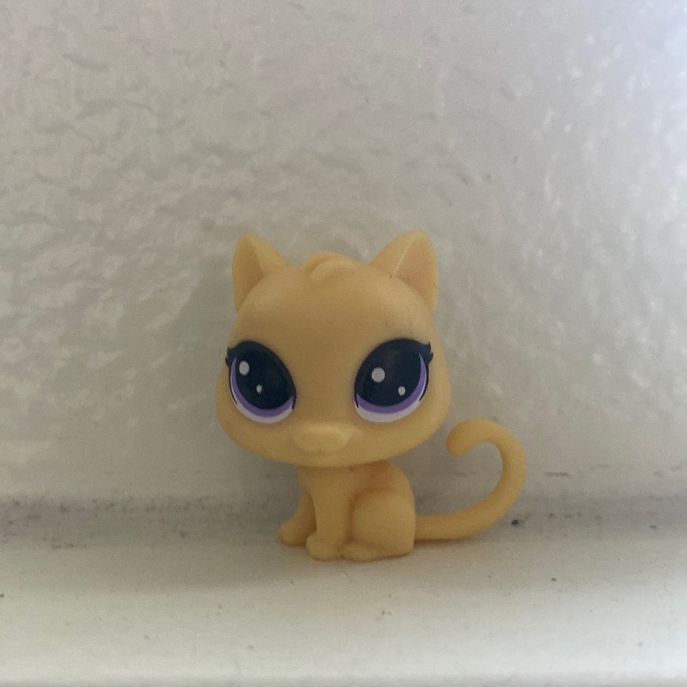 Littlest pet shop baby cat